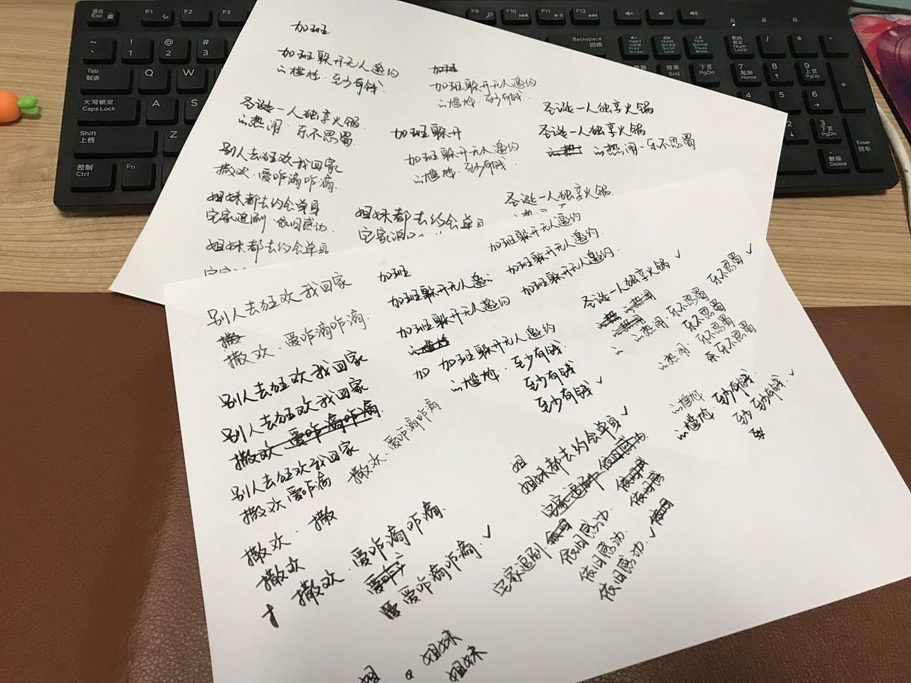 圣诞创意海报4P（图ZOTk4ODg1NzI=） - 海报 - 站酷设计师旋转的花苗原创素材 - 站酷ZCOOL