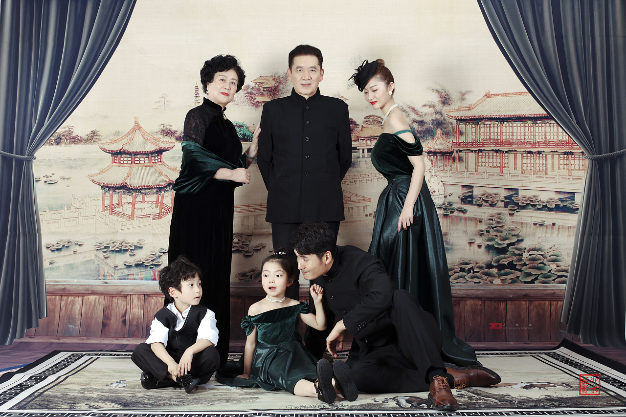 青岛全家福（图ZMjI0NTkwNjE2） - 人像摄影 - 站酷设计师御家摄影原创素材 - 站酷ZCOOL