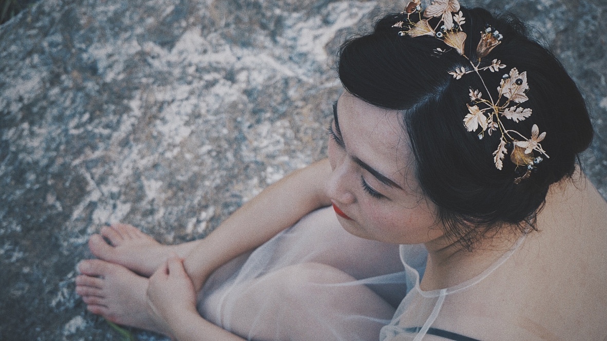 黃昏是我一天中視力最差的時候（圖ZNzE5MzAxNDQ=） - 人像攝影 - 站酷設(shè)計師柒柒Qiii1024原創(chuàng)素材 - 站酷ZCOOL