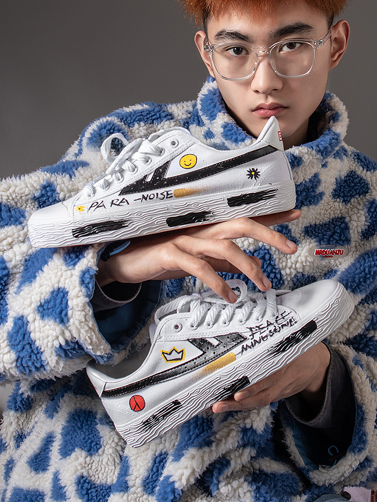 回力手绘鞋拍摄