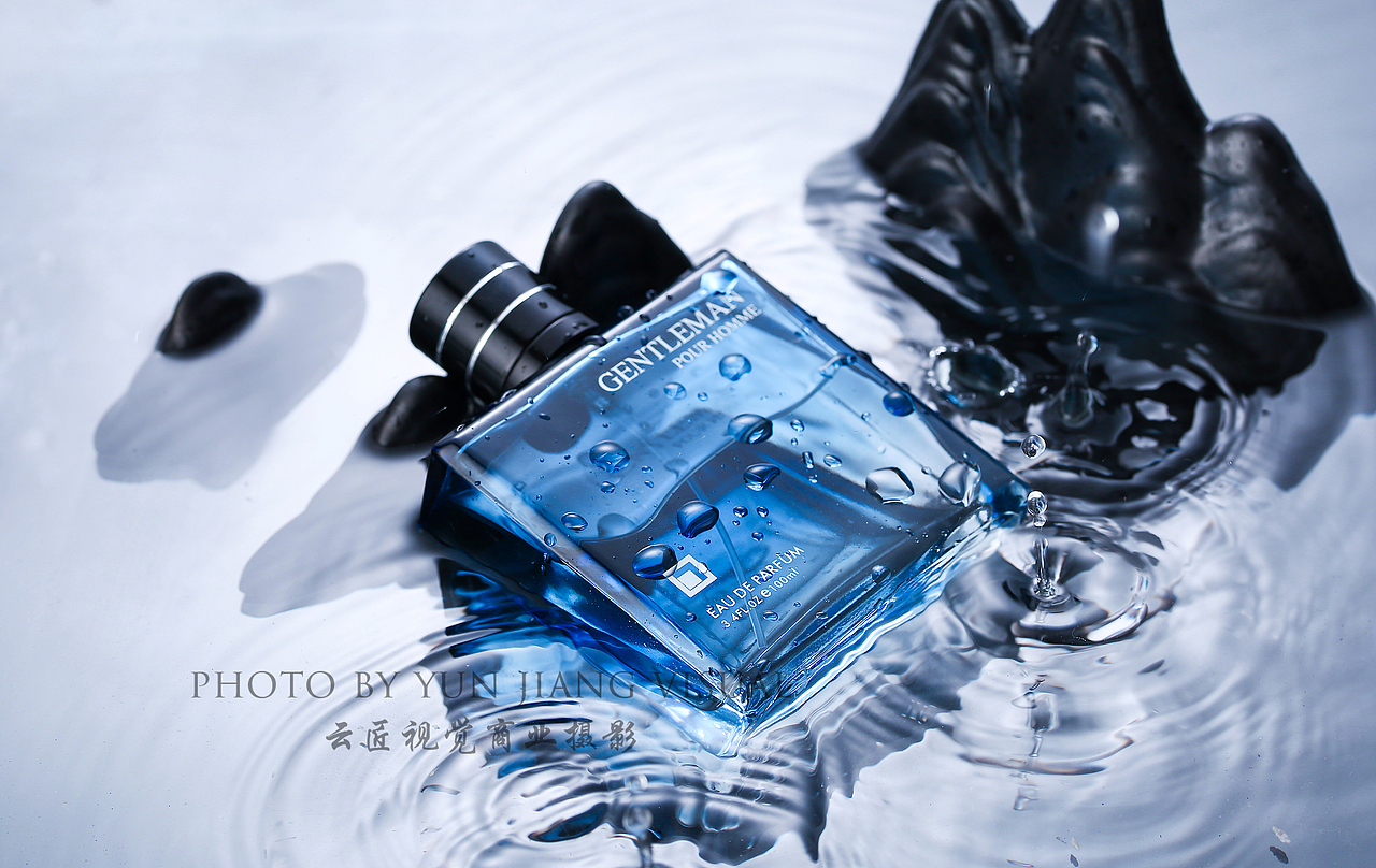 和风雨男士香水海报拍摄