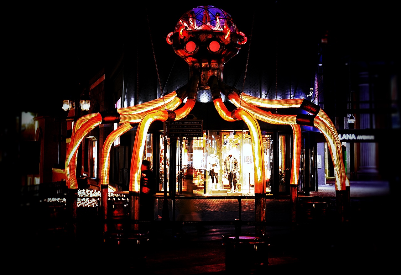 布置的不走心的蓝色港湾灯光节