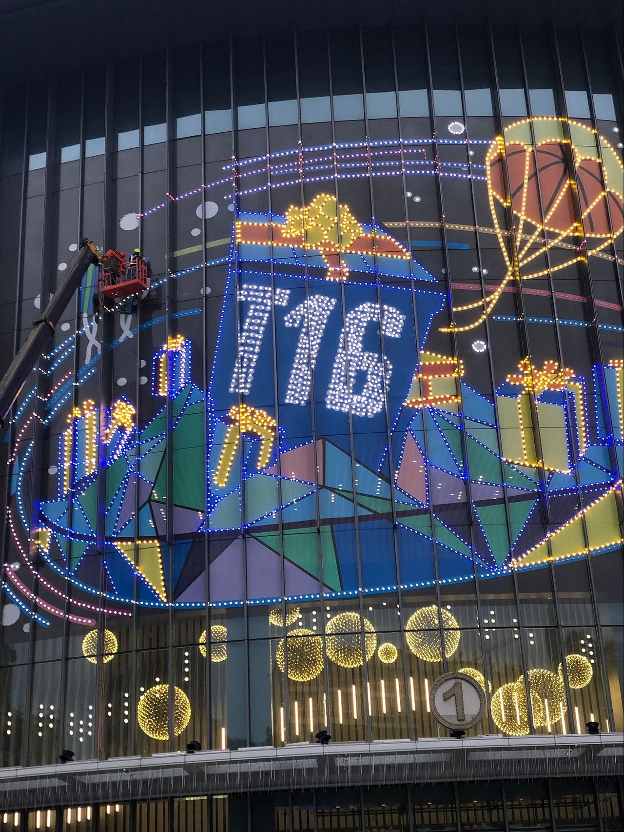 商场玻璃幕墙灯饰画专业制作工厂中山铭星厂家