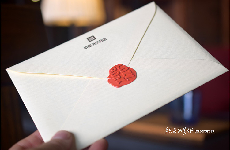 梦想照进现实,当自己的第一家实体店开在自己设计的书店里。@纸品的美好凸版社 letterpress