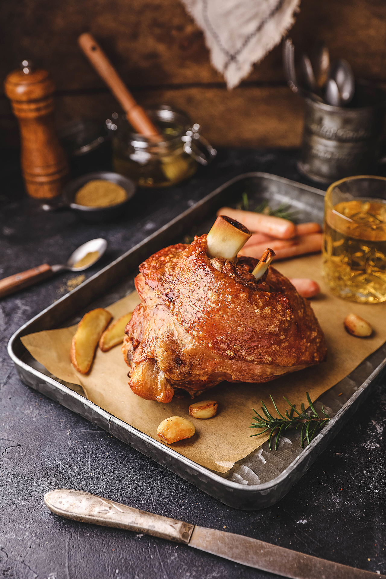 火腿肠烤肘子烤猪排