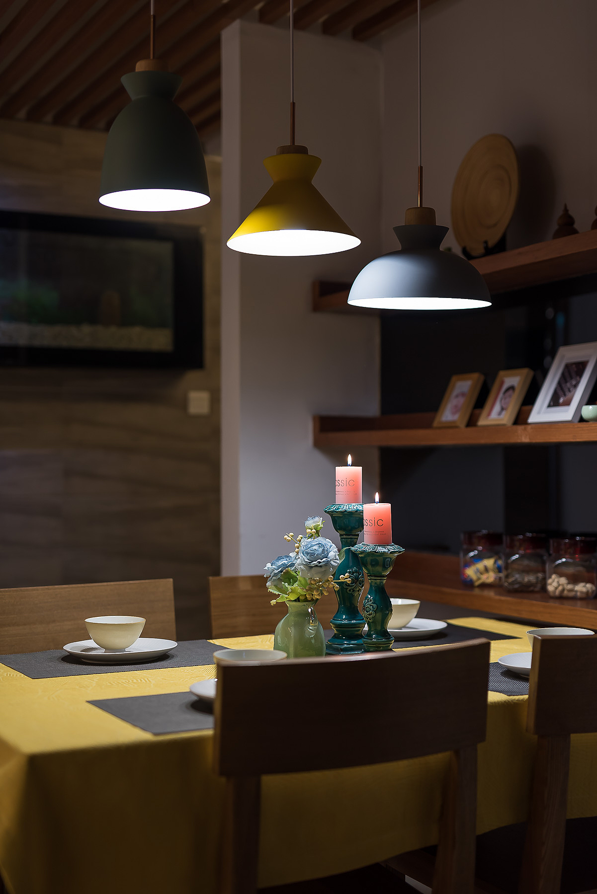 南宁民宿-色彩丰富而有空间感的客厅