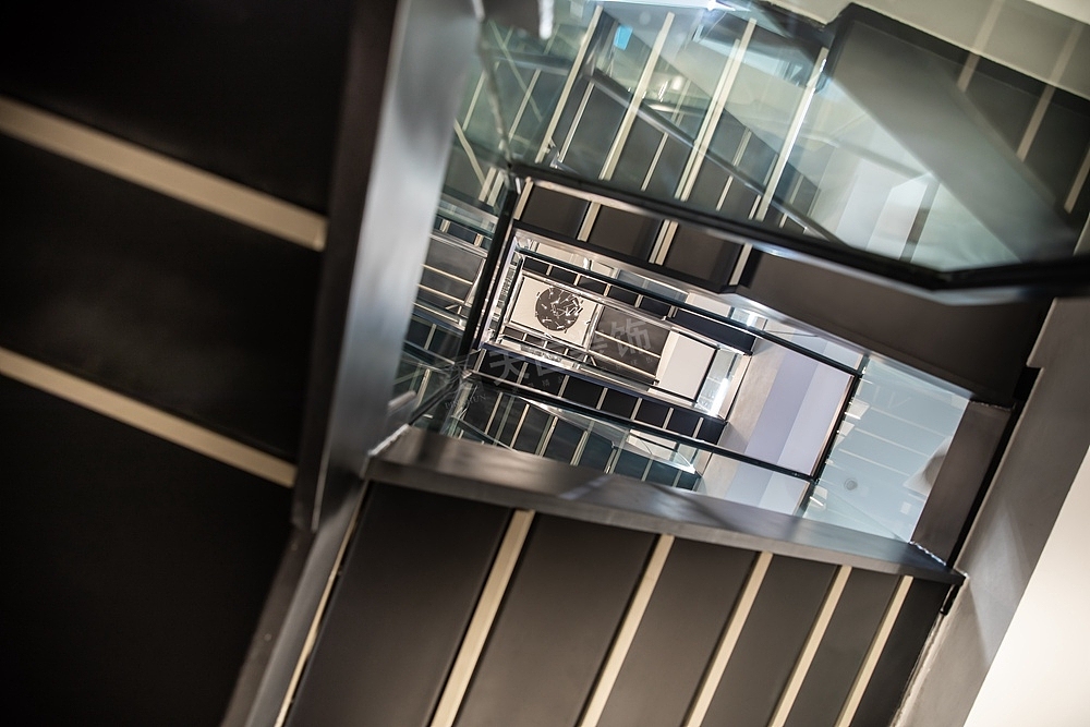 空间动线合理,每一处细节上的精雕细琢,散发出优雅、浪漫、惬意的小资气质与风范,使得整个空间动态流线丰富。