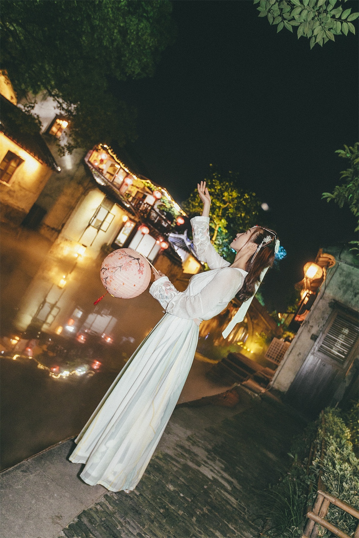 夜周庄及周庄纸箱王餐厅