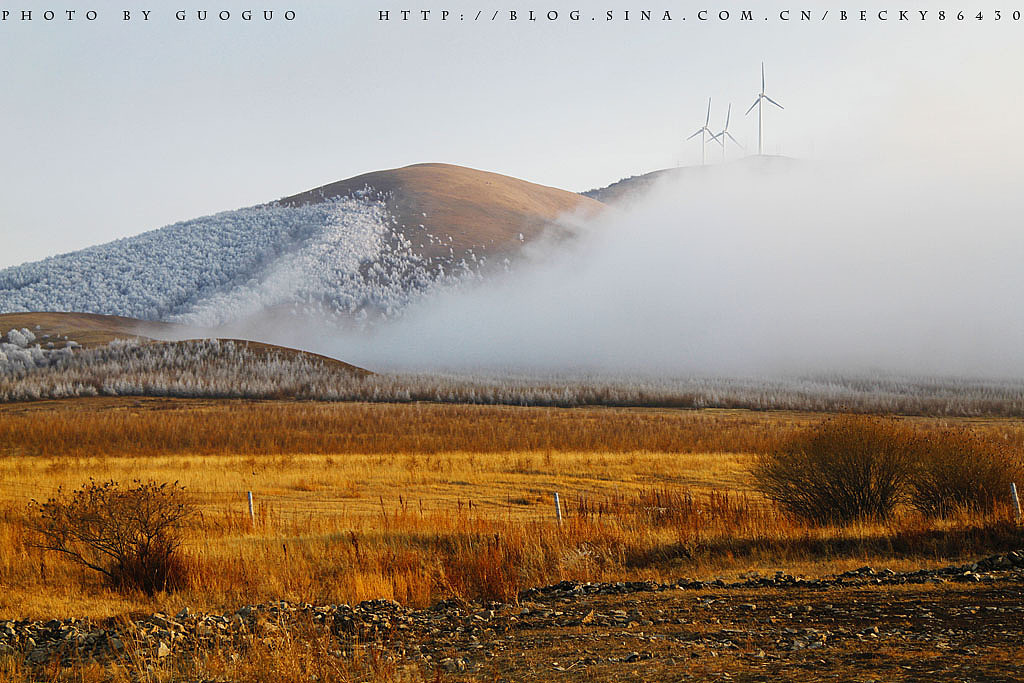 丰宁草原,雾气和天结合为了一体