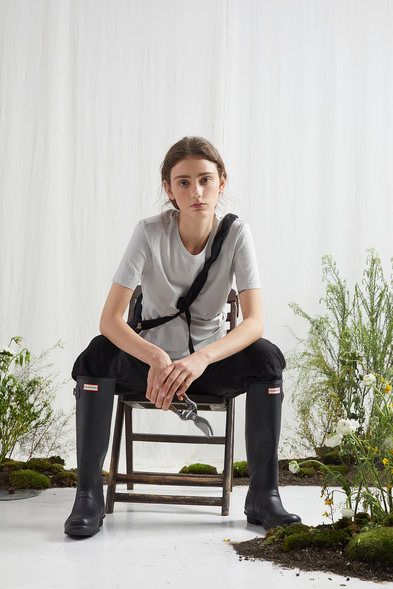 「几乎自由」2021 S/S 花树果 原创女装春夏拍摄（图ZMjQ3MjI0MzA4） - 时尚/艺术摄影 - 站酷设计师Chengzee原创素材 - 站酷ZCOOL