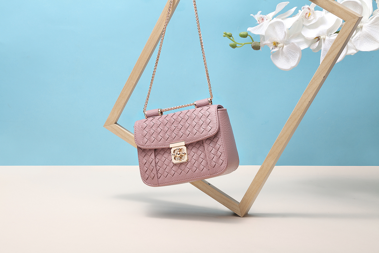 《焦内摄影 女包拍摄 白底拍摄 创意摄影 产品拍摄》