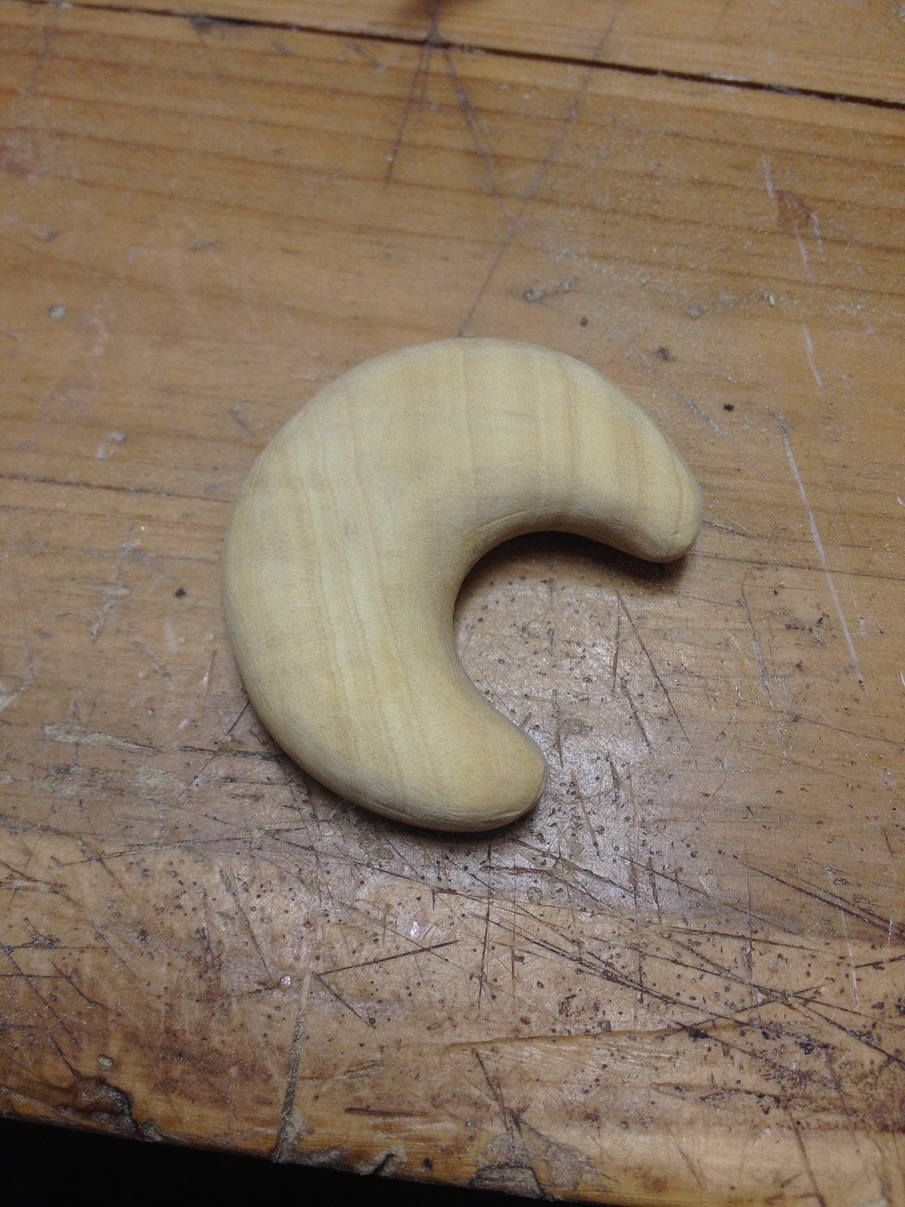 黄杨木月亮吊坠