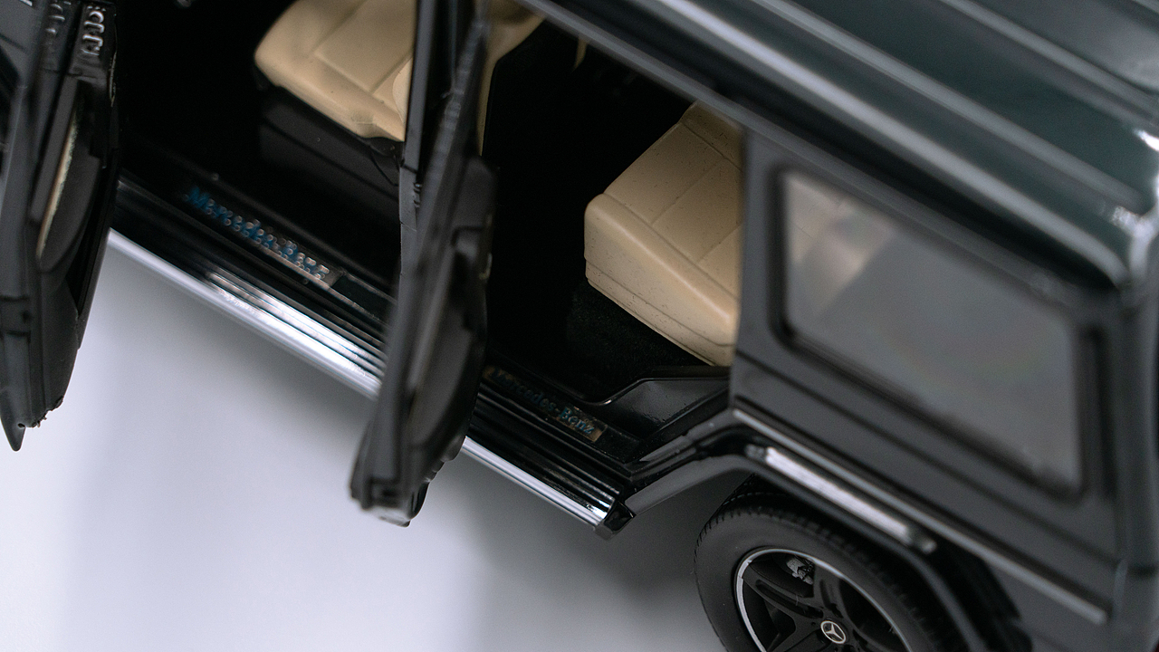 Mercedes-Benz G500 W463 1:18 iScale