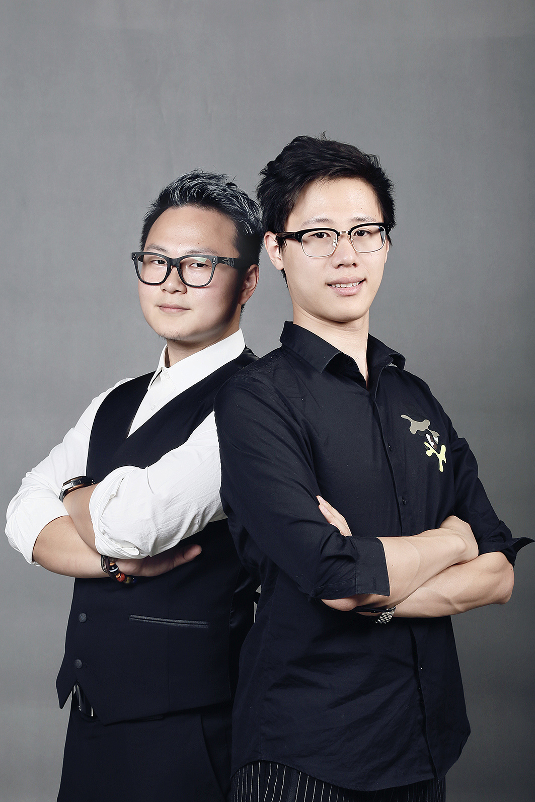 上次上传的是个人人物照片,这次和大家分享一下人物组合的,希望大家