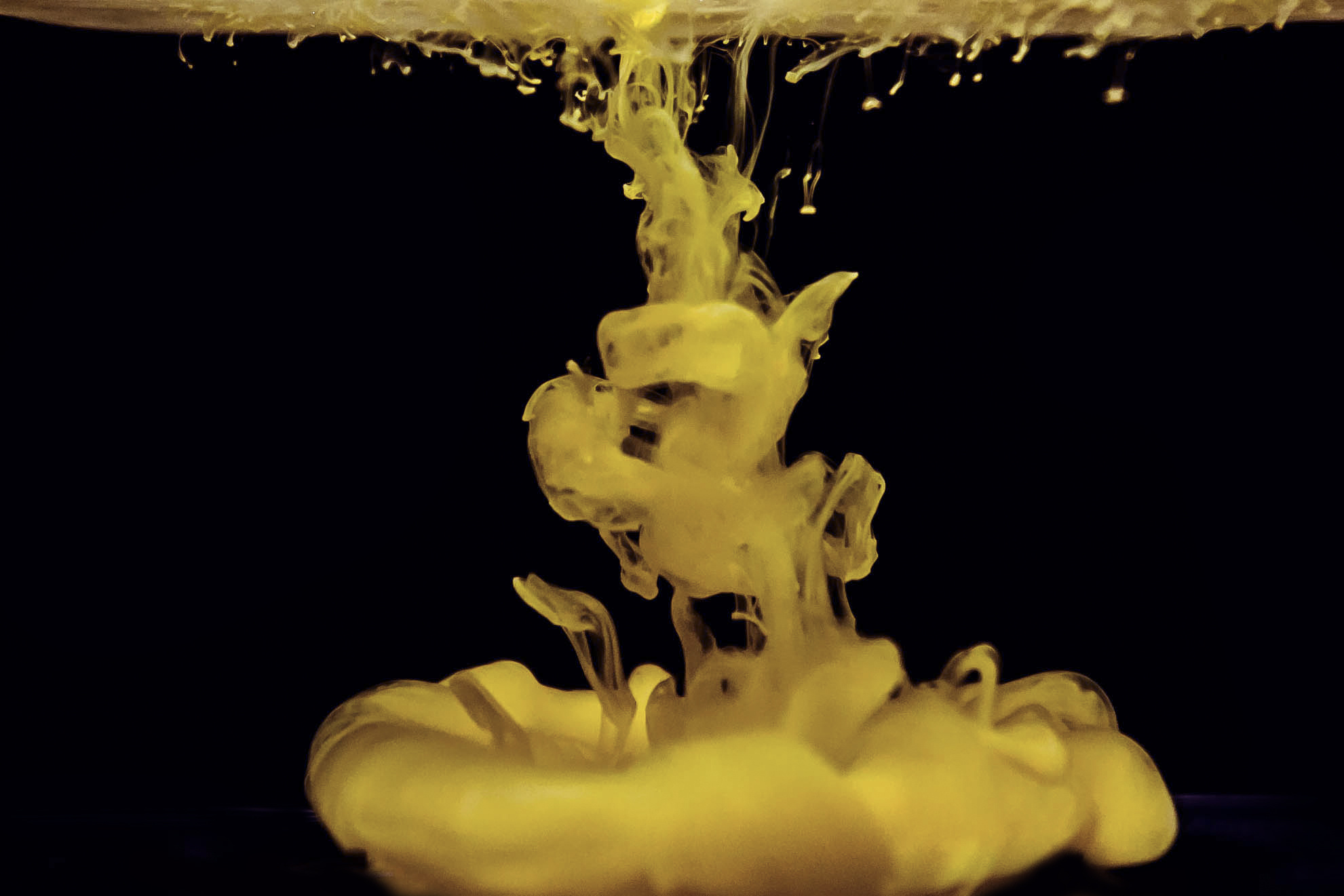 神器的颜料入水瞬间