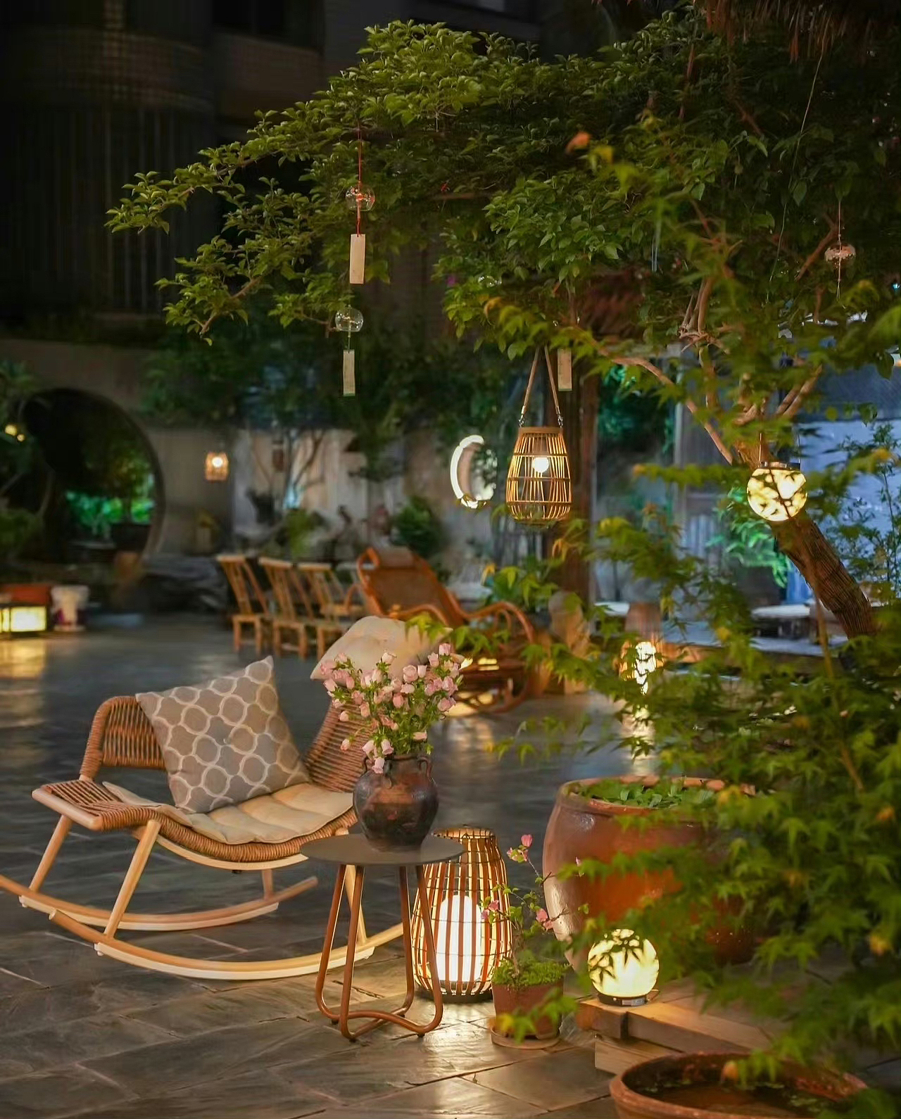 清谈半窗月,澹坐一杯茶 …