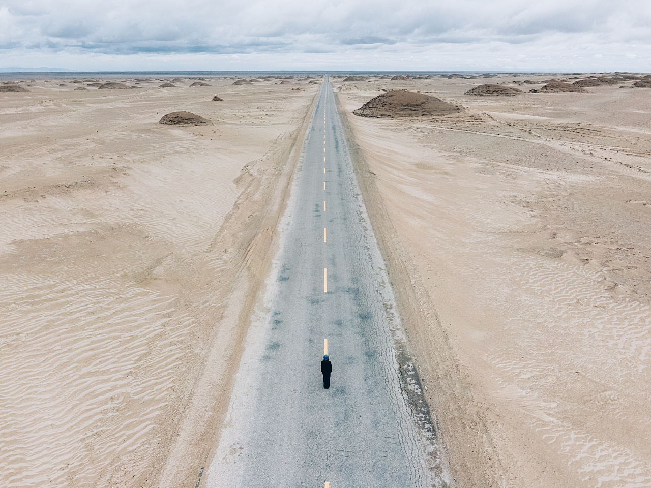 大漠孤烟,灵魂自由,这可能就是大部分人享受在路上的原因吧.