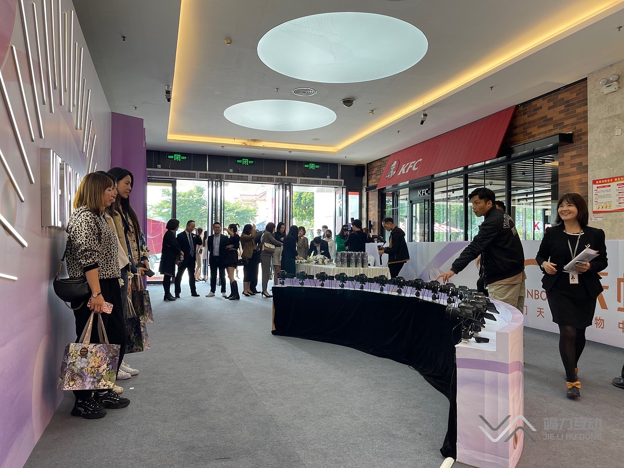 虎门天虹升级庆典/180度子弹时间拍照互动装置