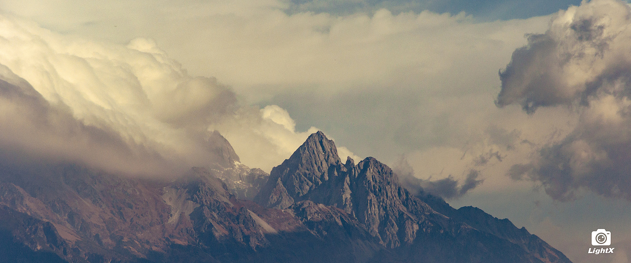 麗江城內(nèi)雪山（圖ZMTgwNzc2MzE2） - 風(fēng)光攝影 - 站酷設(shè)計師村長Wong原創(chuàng)素材 - 站酷ZCOOL