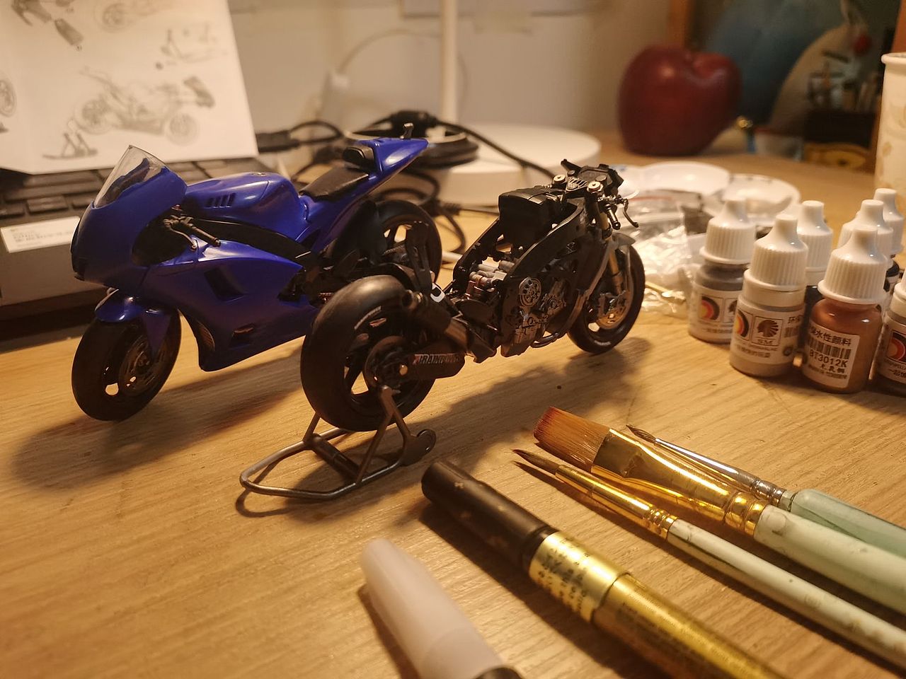雅马哈yzr-m1模型笔涂分色