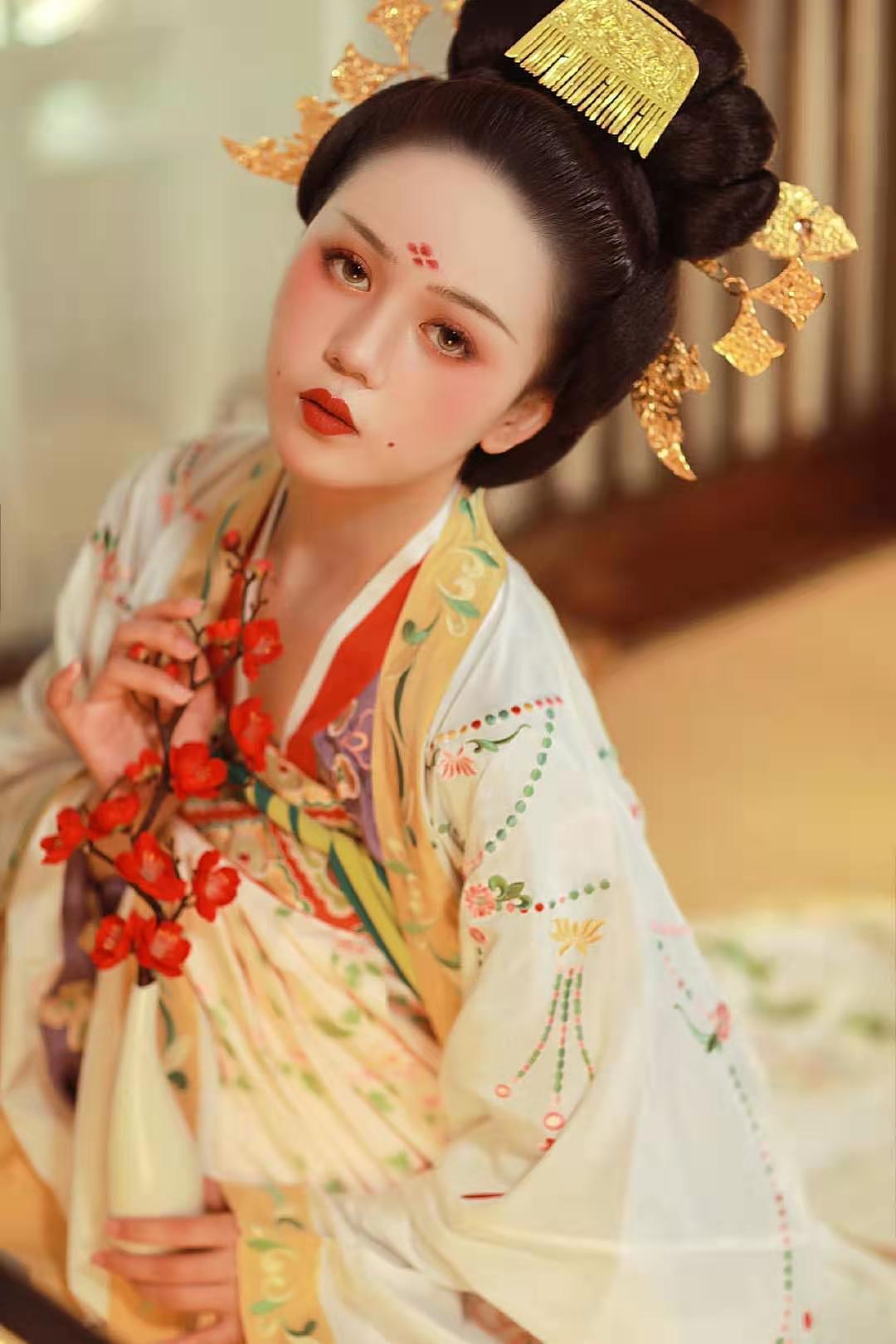 【长安十二时辰】联名款汉服设计 | 清欢客 |（图ZMTg4MDExNTIw） - 其他服装 - 站酷设计师清欢客原创素材 - 站酷ZCOOL