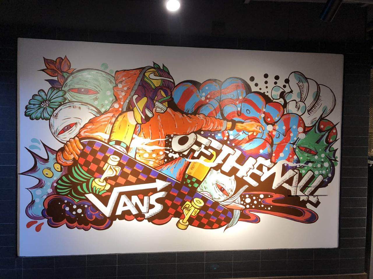 甲方要求的"vans"品牌的墙绘手稿