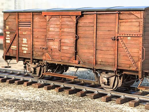 SABRE 1:35 德国两轴G10型 全封闭厢式运输车 拼装模型