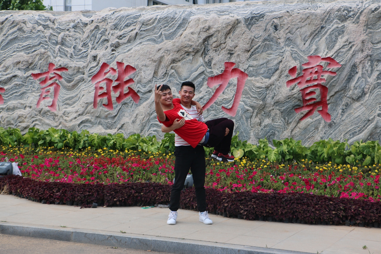 你说毕业遥遥无期，转眼就各奔东西。（图ZNTEwMDU2NTI=） - 人像摄影 - 站酷设计师流浪的_风原创素材 - 站酷ZCOOL