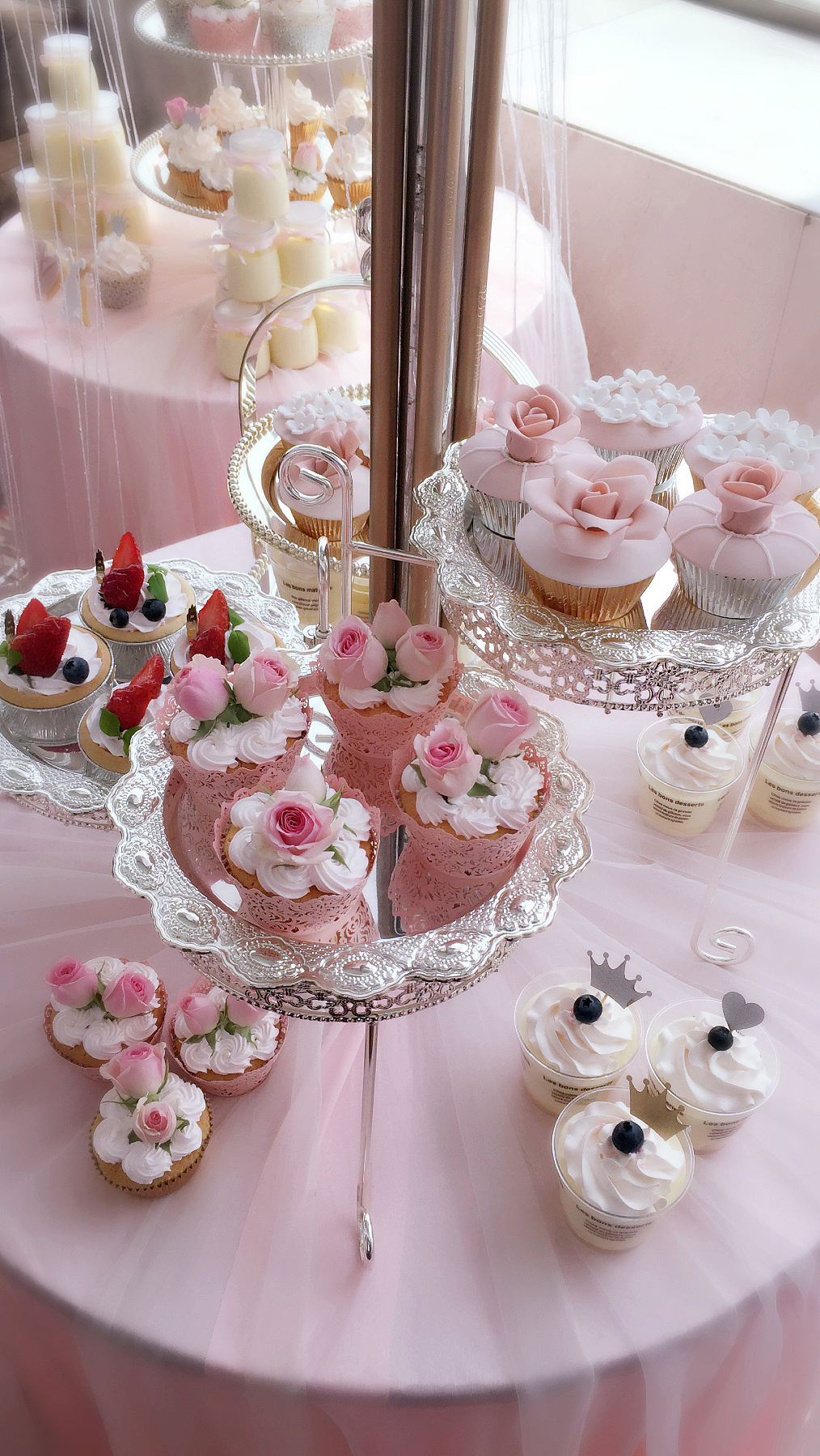 翻糖粉色系婚礼甜品台