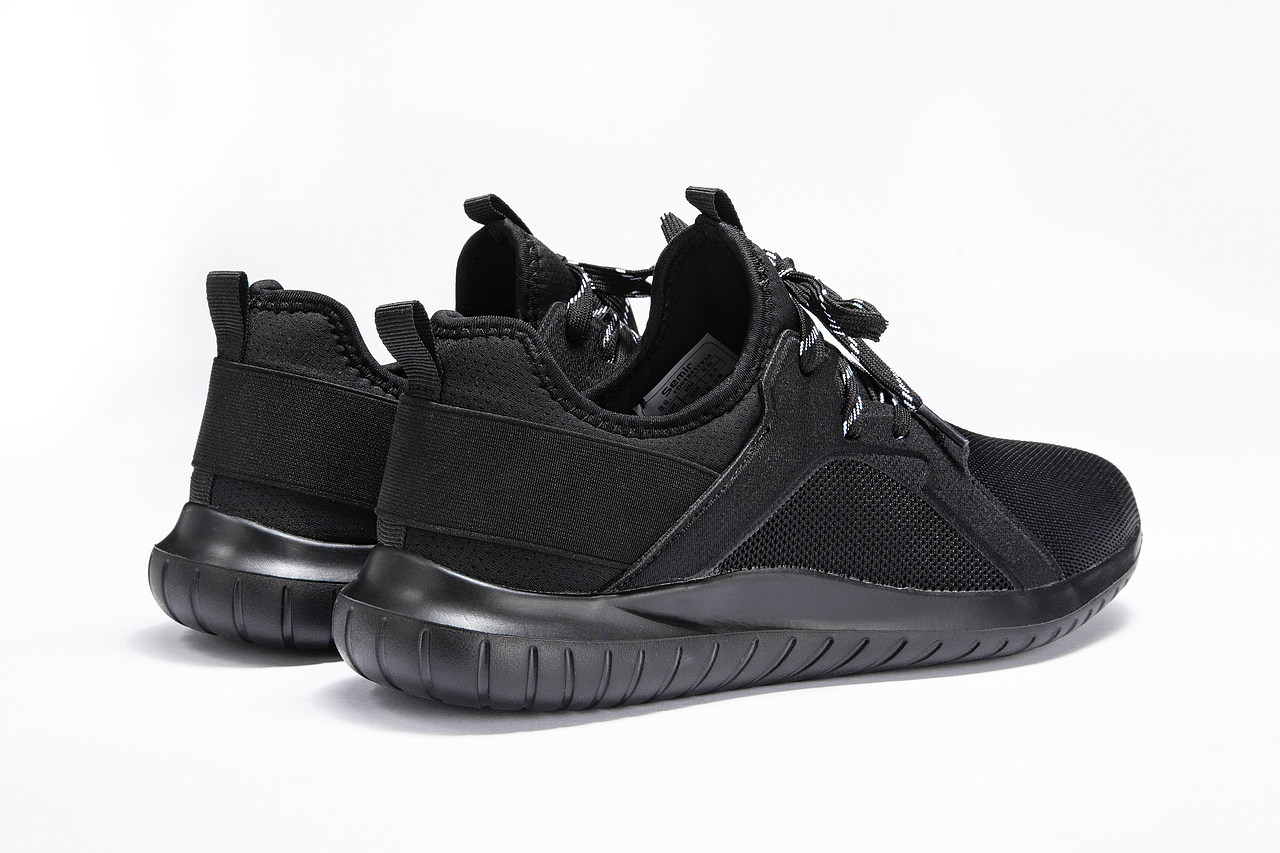 运动鞋白底拍摄