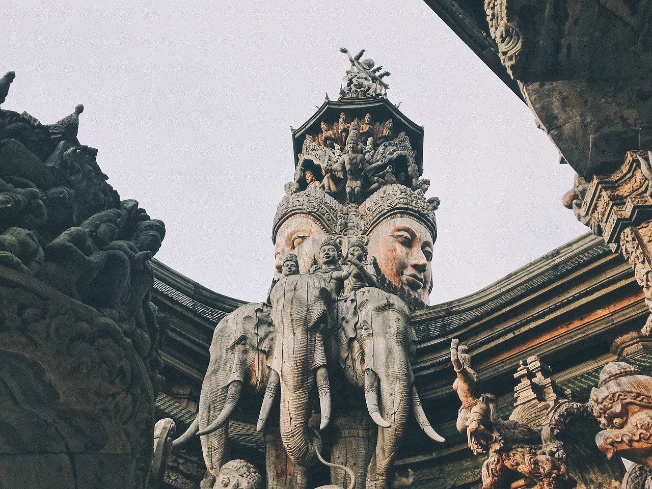 芭堤雅真理寺（图ZOTU1ODc0MjQ=） - 环境/建筑摄影 - 站酷设计师蛇口梅长苏原创素材 - 站酷ZCOOL