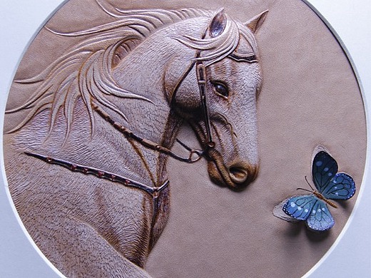 皮雕 肩上蝶手工艺-工艺品设计99013年前皮雕缅因猫手工艺-工艺品设计