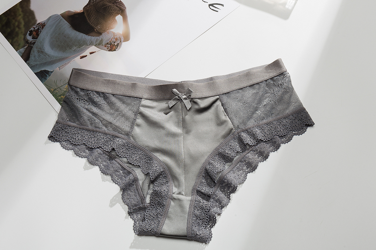女士低腰蕾丝内裤拍摄