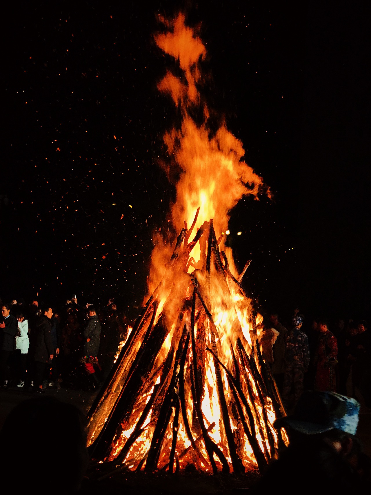 篝火晚会_李俊梅-站酷zcool