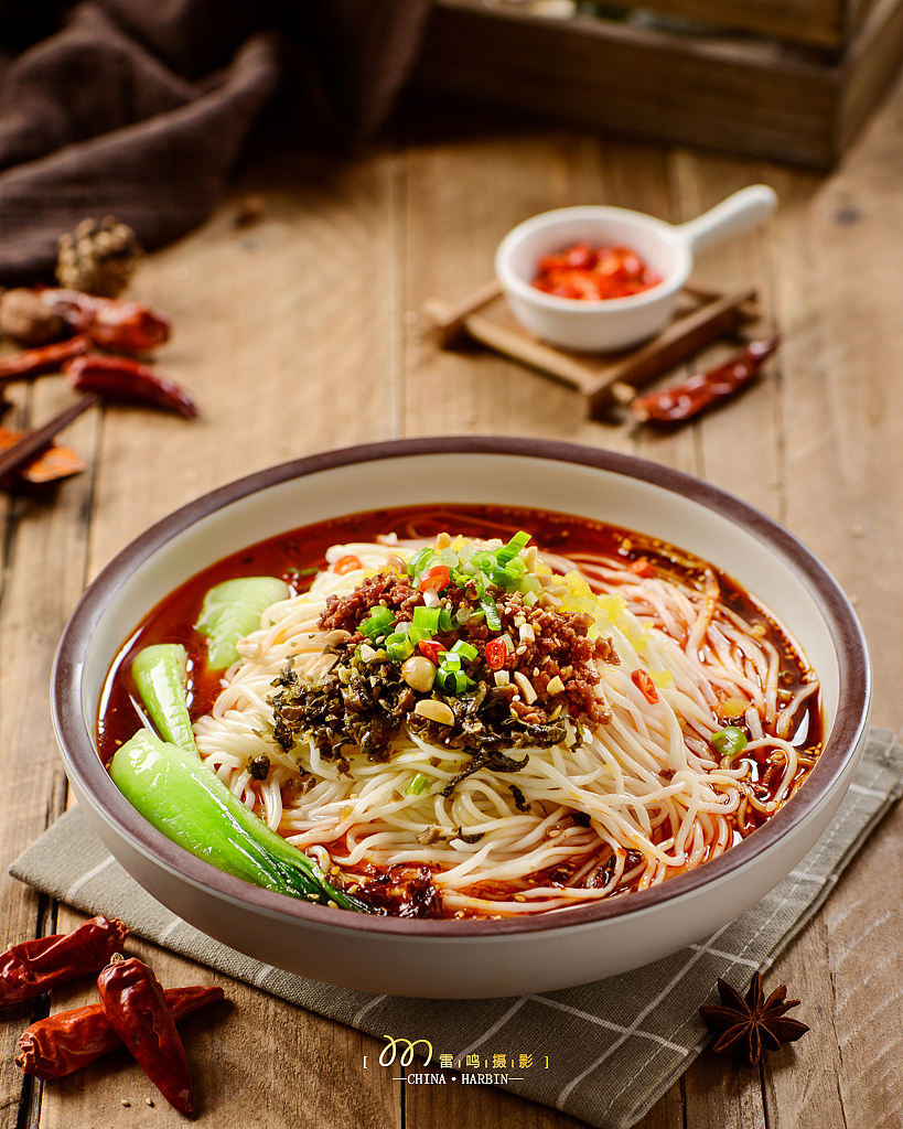 《酸辣粉 面条》 美食 产品 环境 哈尔滨雷鸣摄影（图ZMjM5NTI3MDUy） - 产品摄影 - 站酷设计师雷鸣摄影原创素材 - 站酷ZCOOL