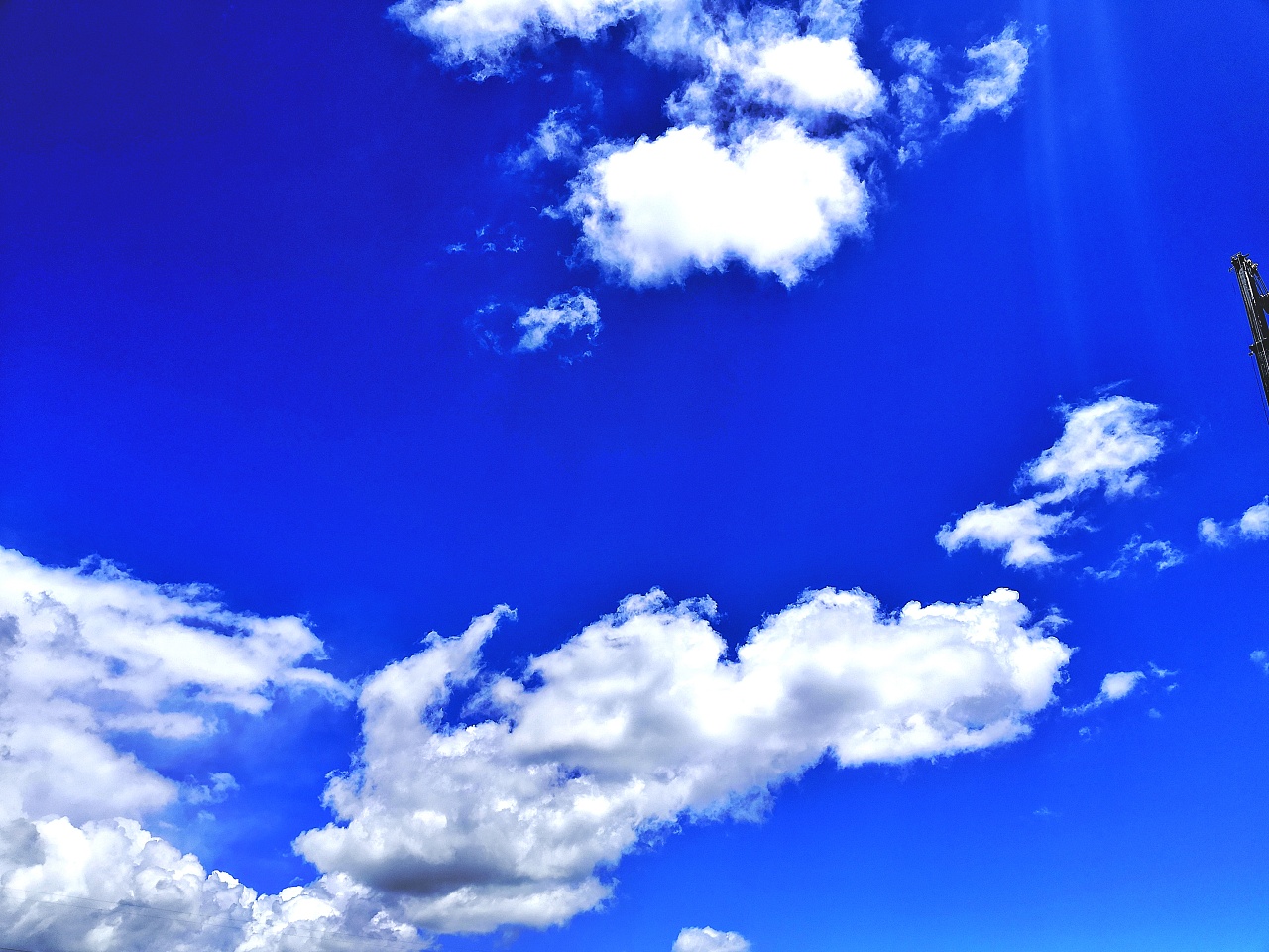 蓝天白云黄昏的天空背景高清图片素材免费下载-高清图片-php中文网源码