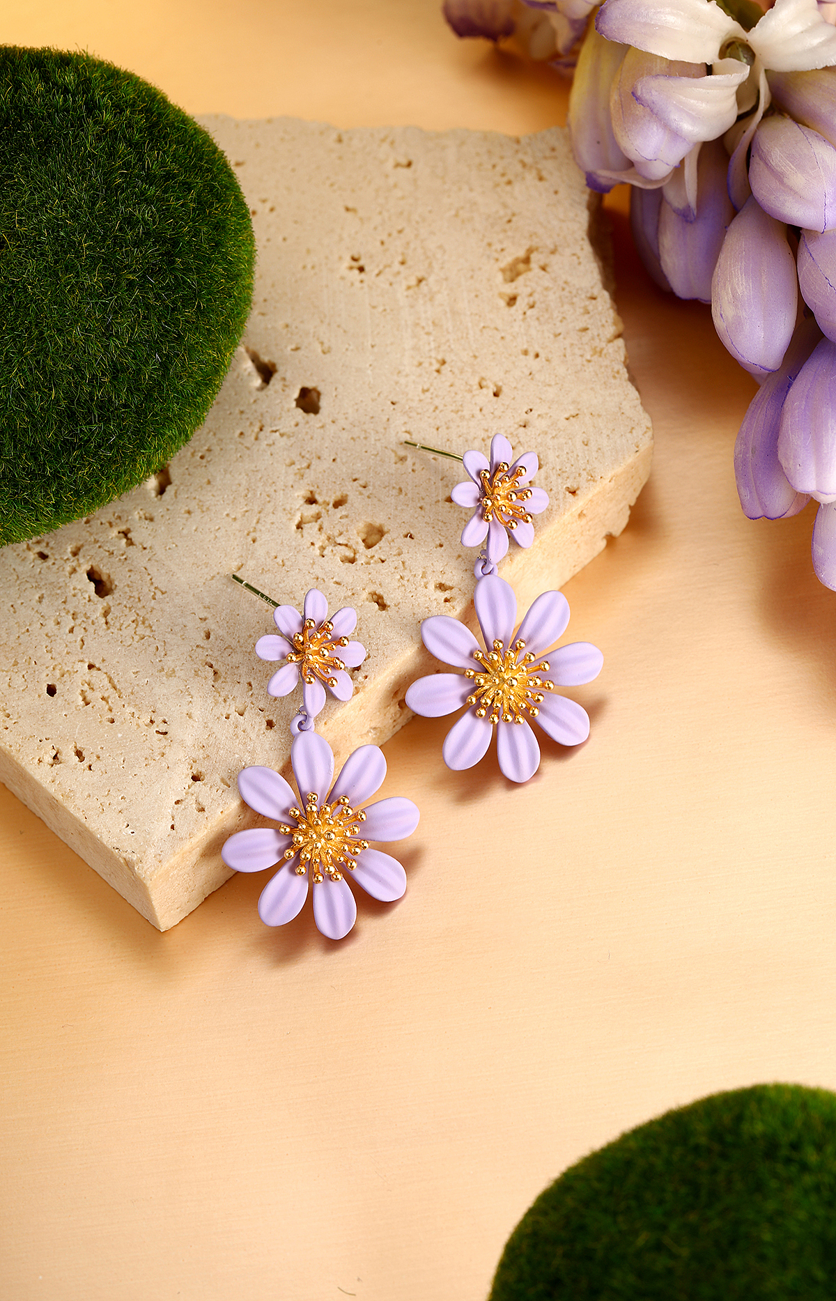 电商首饰摄影 暧色调 小雏菊花朵耳钉项链 小清新