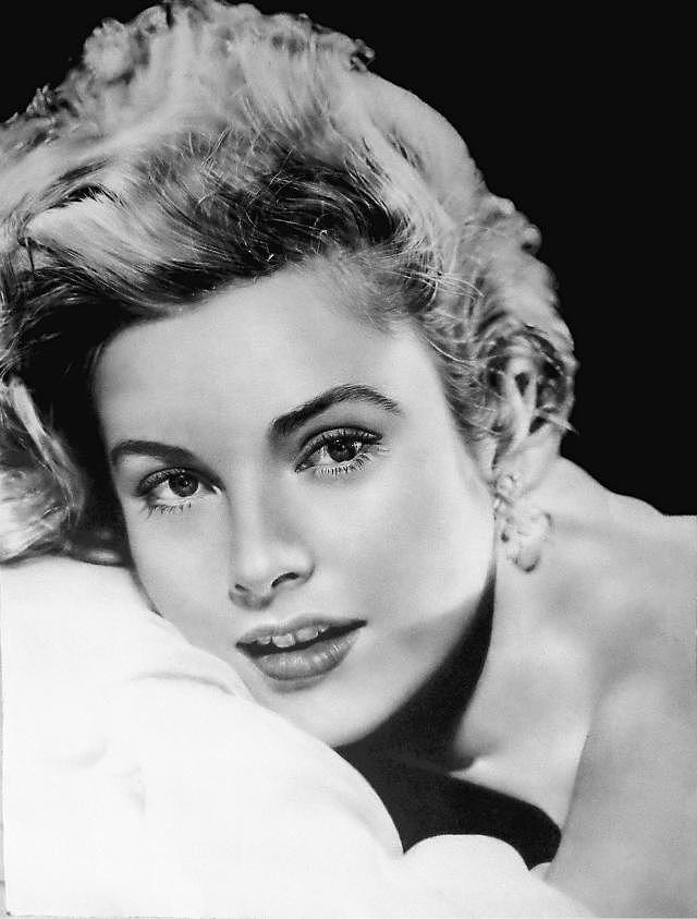 我的超写实素描作品，和步骤过程（图ZMjkwNjc3OTI=） - 绘画 - 站酷设计师达芬奇很气愤原创素材 - 站酷ZCOOL