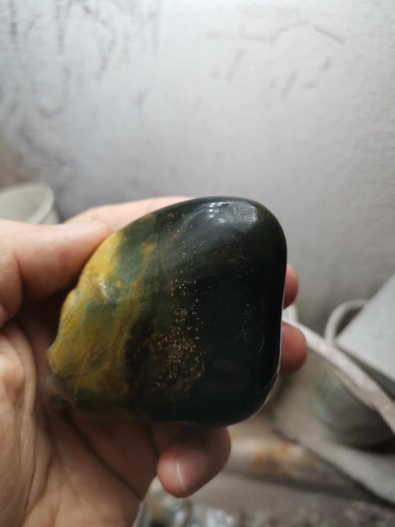 新疆和田玉籽料翠青俏色金刚大猩猩手把小摆件象原玉雕