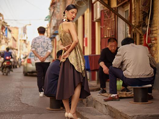 【潇光作品】“白话文”环绕的街头