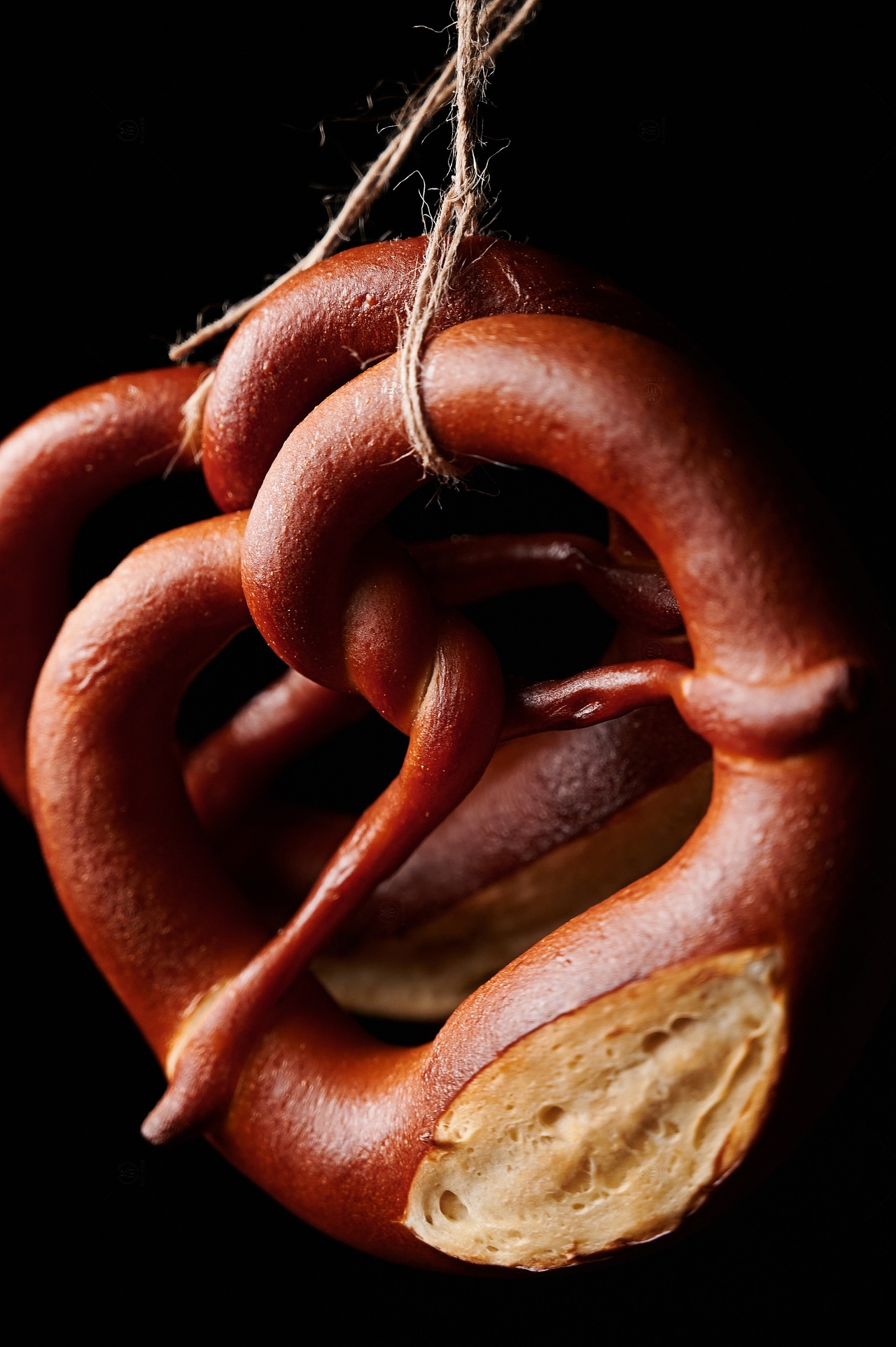 【美食摄影】巴伐利亚碱水面包-Brezen（图ZMjY2MDI1NDQ0） - 美食摄影 - 站酷设计师JyCando原创素材 - 站酷ZCOOL