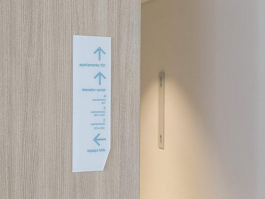 简约现代风格的Al Mare酒店导视系统设计