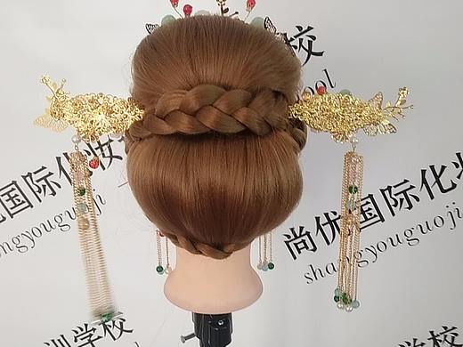 潍坊学化妆发型美甲培训学校（尚优国际美妆学校）