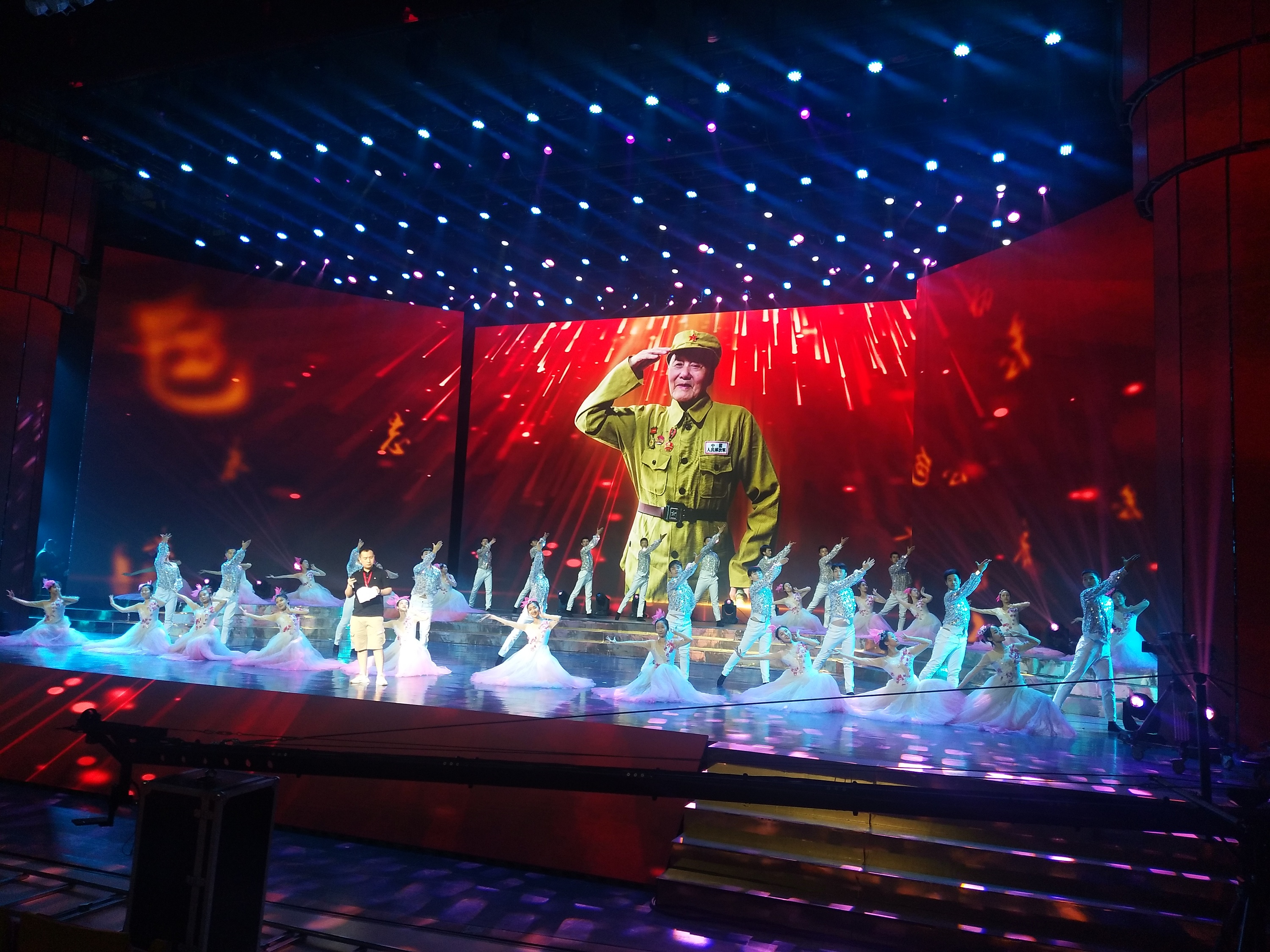 全国模范退伍军人颁奖晚会的视觉设计