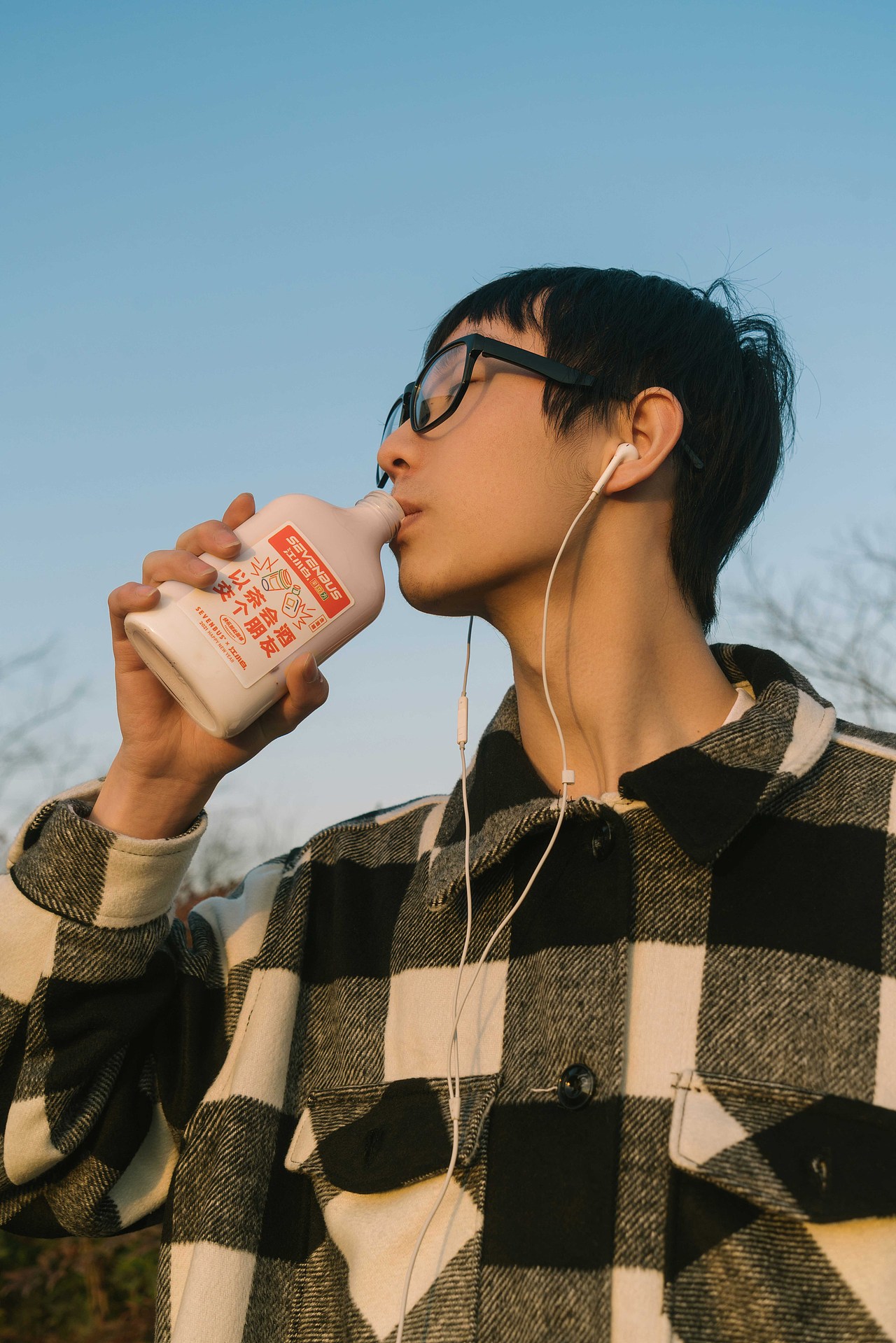 江小白&sevenbus 联名视频.以茶会酒,交个朋友