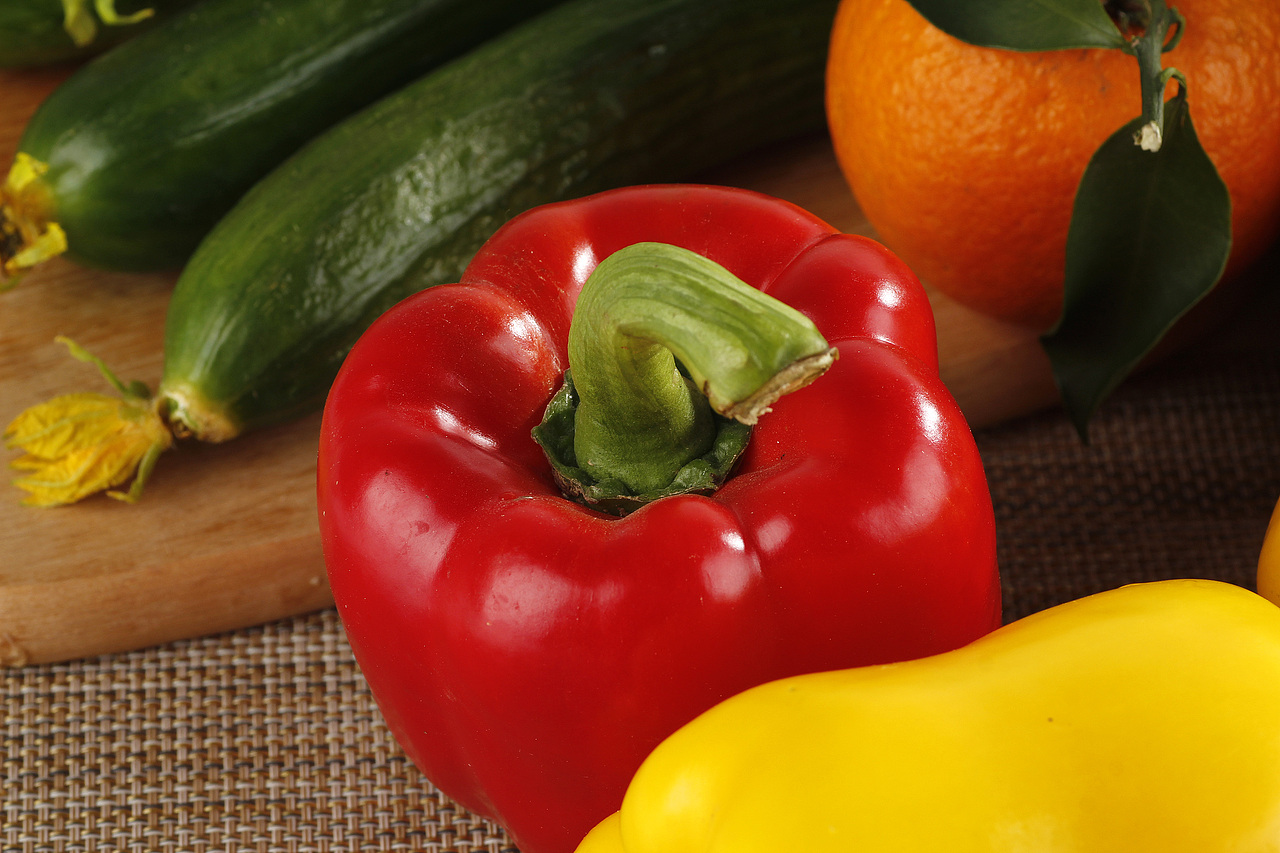 五彩甜椒丨鲜蔬拍摄系列丨飞鸟电商（图ZMTMxODI0MDY4） - 产品摄影 - 站酷设计师陈默工作室原创素材 - 站酷ZCOOL