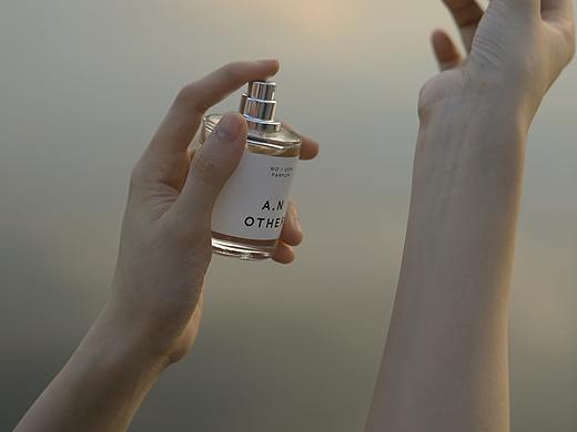 香水拍摄丨自然光静物摄影