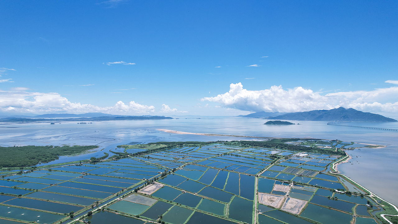 蓝天白云下的南澳岛