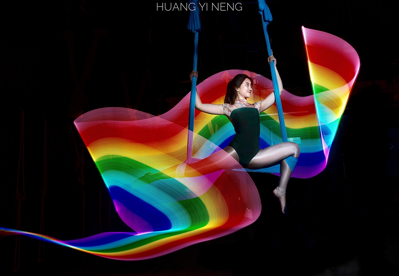 光绘空中瑜伽女孩