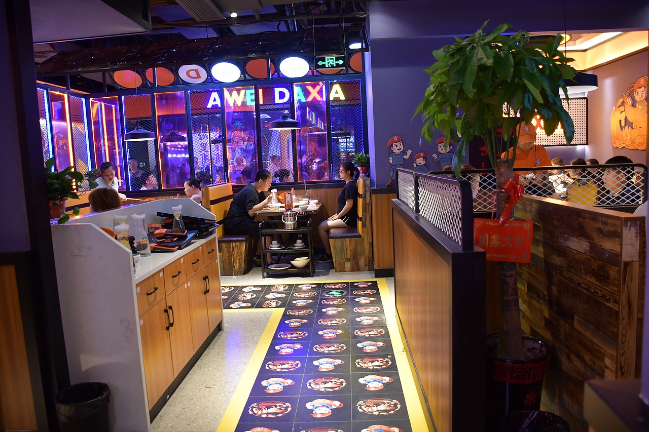 阿味大虾火锅连锁餐饮旗舰店实景拍摄 - 连锁加盟品牌（图ZMTcyNDg5NzQ0） - 人像摄影 - 站酷设计师英皇视觉原创素材 - 站酷ZCOOL